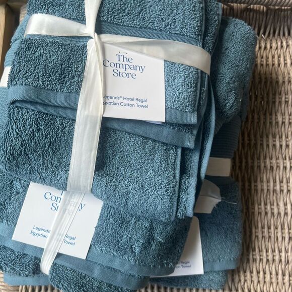 The Company Store
Legends Hotel Regal Ocean Blue Egyptian Cotton Bath
Towel Set - Picture 7 of 8